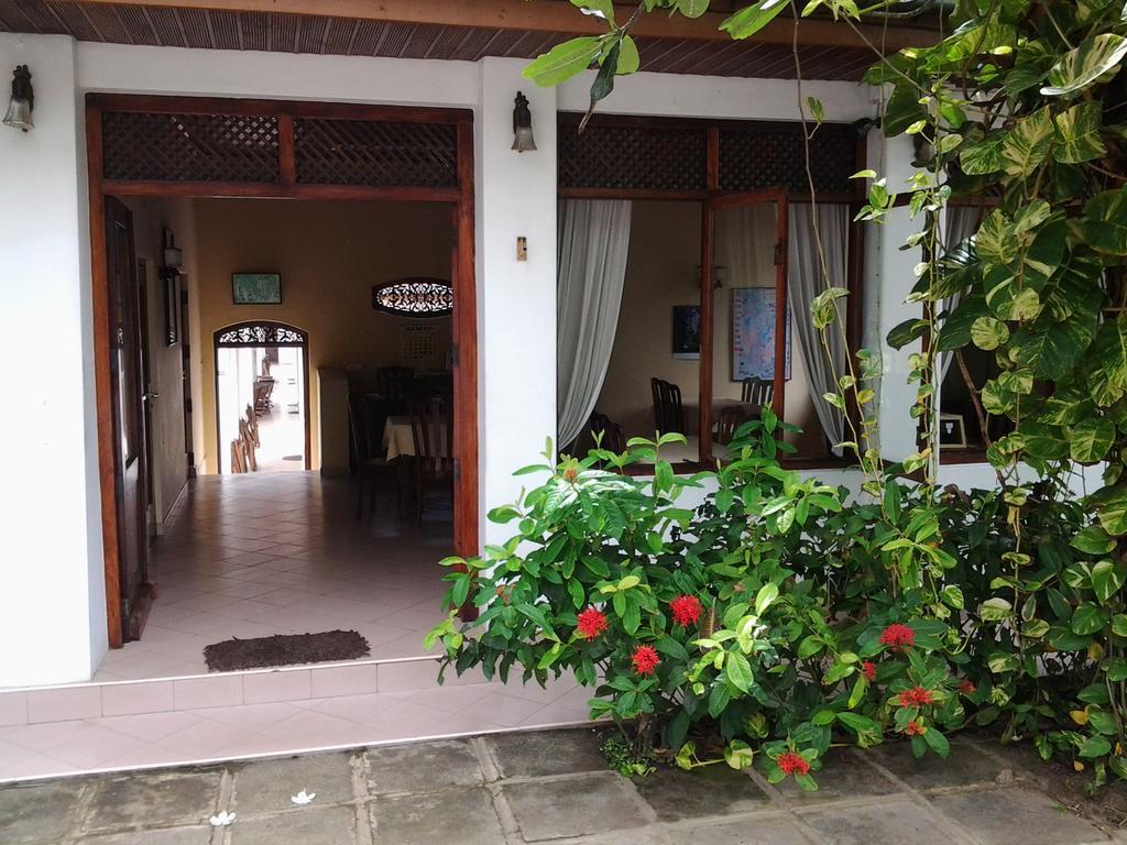 Tandem Guesthouse Хикадува Екстериор снимка