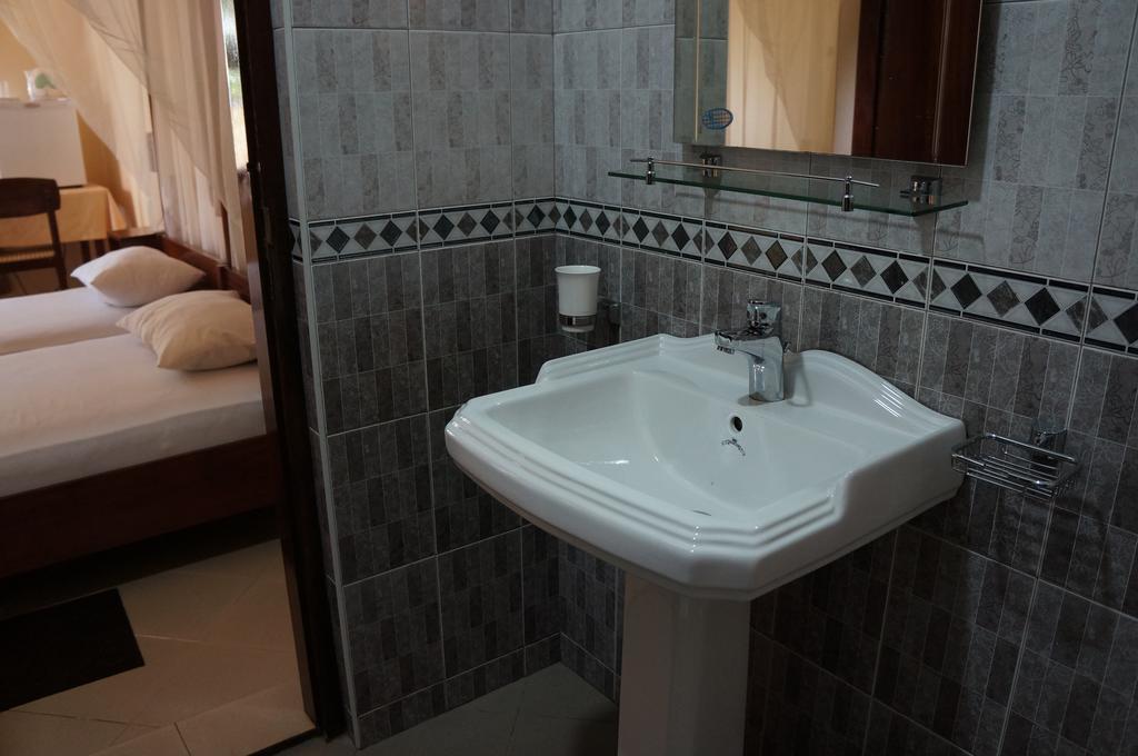 Tandem Guesthouse Хикадува Екстериор снимка