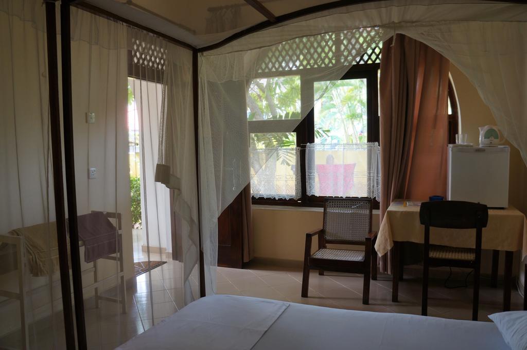 Tandem Guesthouse Хикадува Екстериор снимка