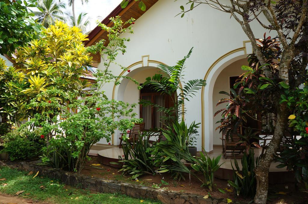 Tandem Guesthouse Хикадува Екстериор снимка