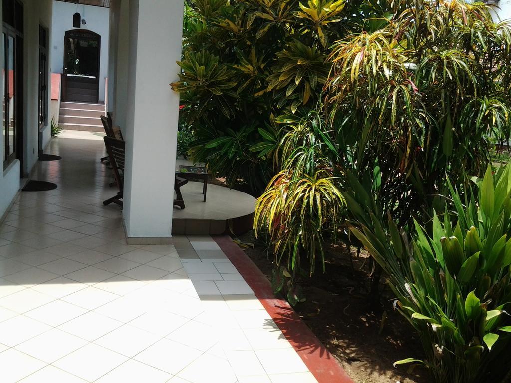 Tandem Guesthouse Хикадува Екстериор снимка