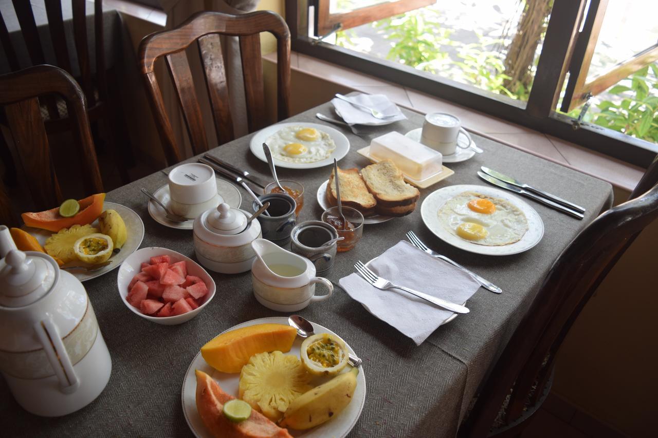 Tandem Guesthouse Хикадува Екстериор снимка